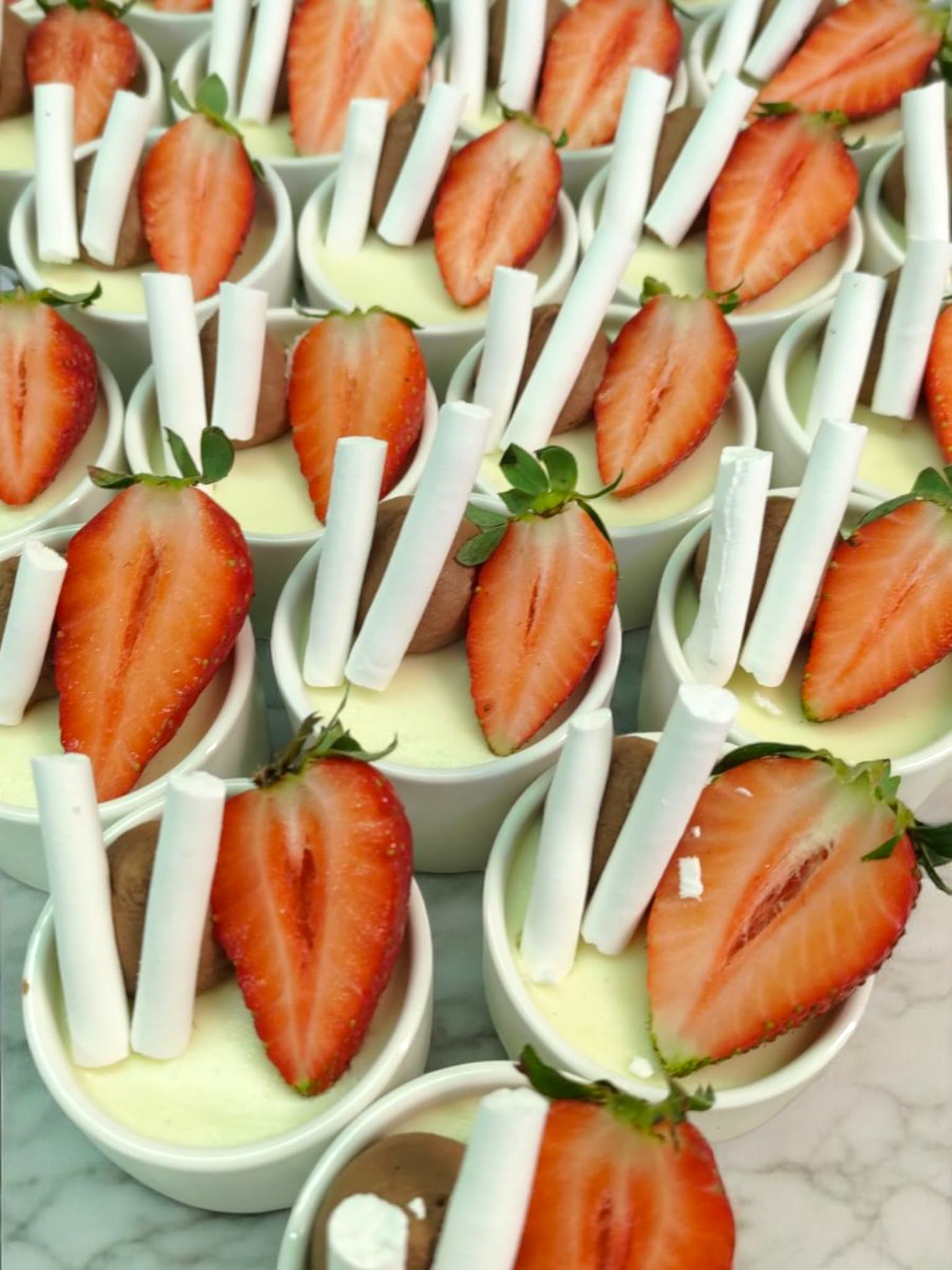 Vanilla Mousse with meringue ciger and strawberry